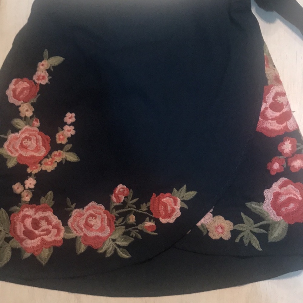 ANDREE -Ladies skirt. Navy with florals -Small